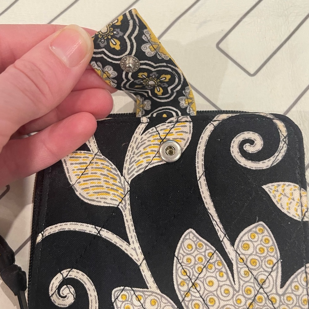 Vera Bradley Small Wallet - Picture 4 of 8